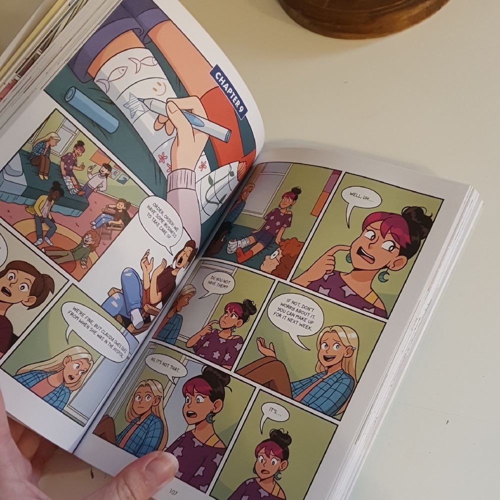 💜 The Baby-Sitters Club Scholastic Graphic Novel - Pink and Blue Cover - Picture 7 of 7